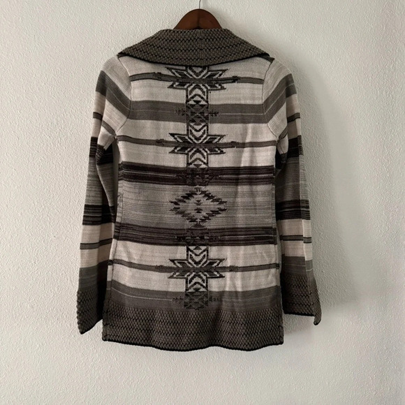 BCBG MaxZaria Aztec Chunky Knit Western Long Sweater Open Front Size Small - Picture 8 of 9